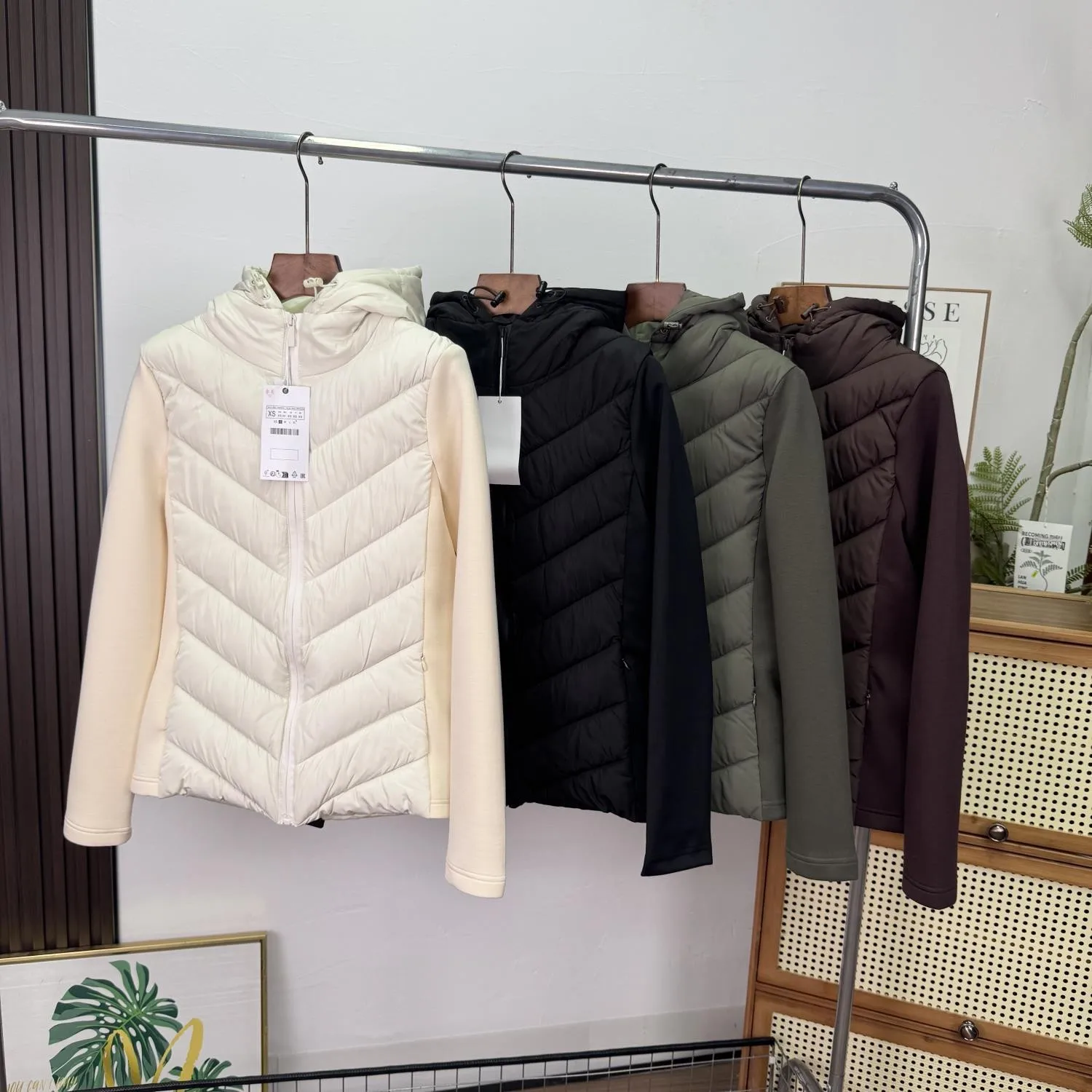 

Lightweight Cotton Jacket with Hood Fashionable Splicing Design Sweet Style New Arrival for Women in Autumn 2025