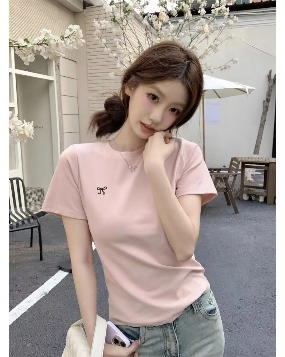 Kleine strik borst label gedrukt korte mouw Dames Zomer slim-fit mode alle bijpassende Koreaanse versie top 2025, Nieuwe Tops Shirts