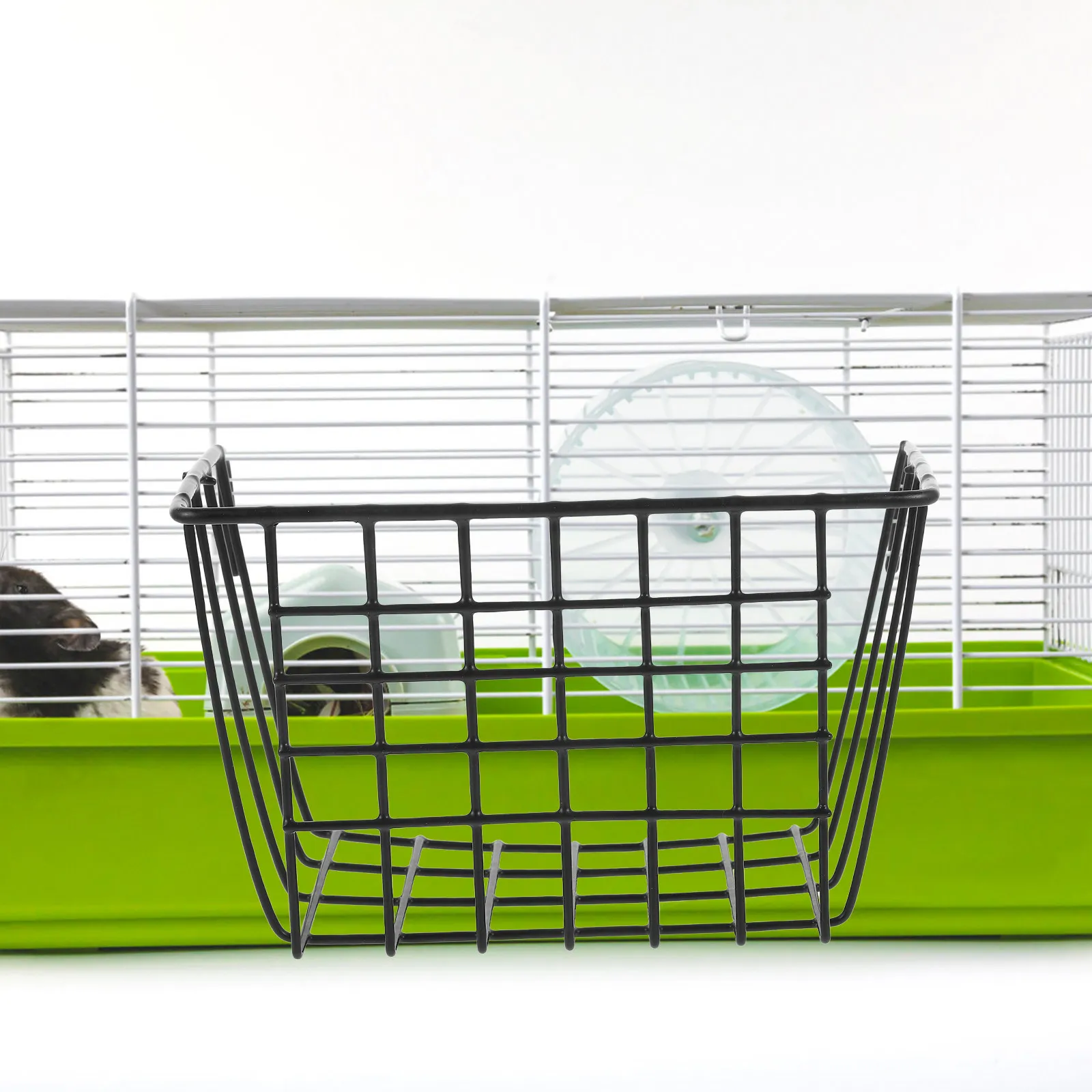 Rabbit Hay Feeder Metal Frame Hanging Basket Wear Resistant Cage Holder for Guinea Pig Bunny Bunny Feeders Rabbit Holder