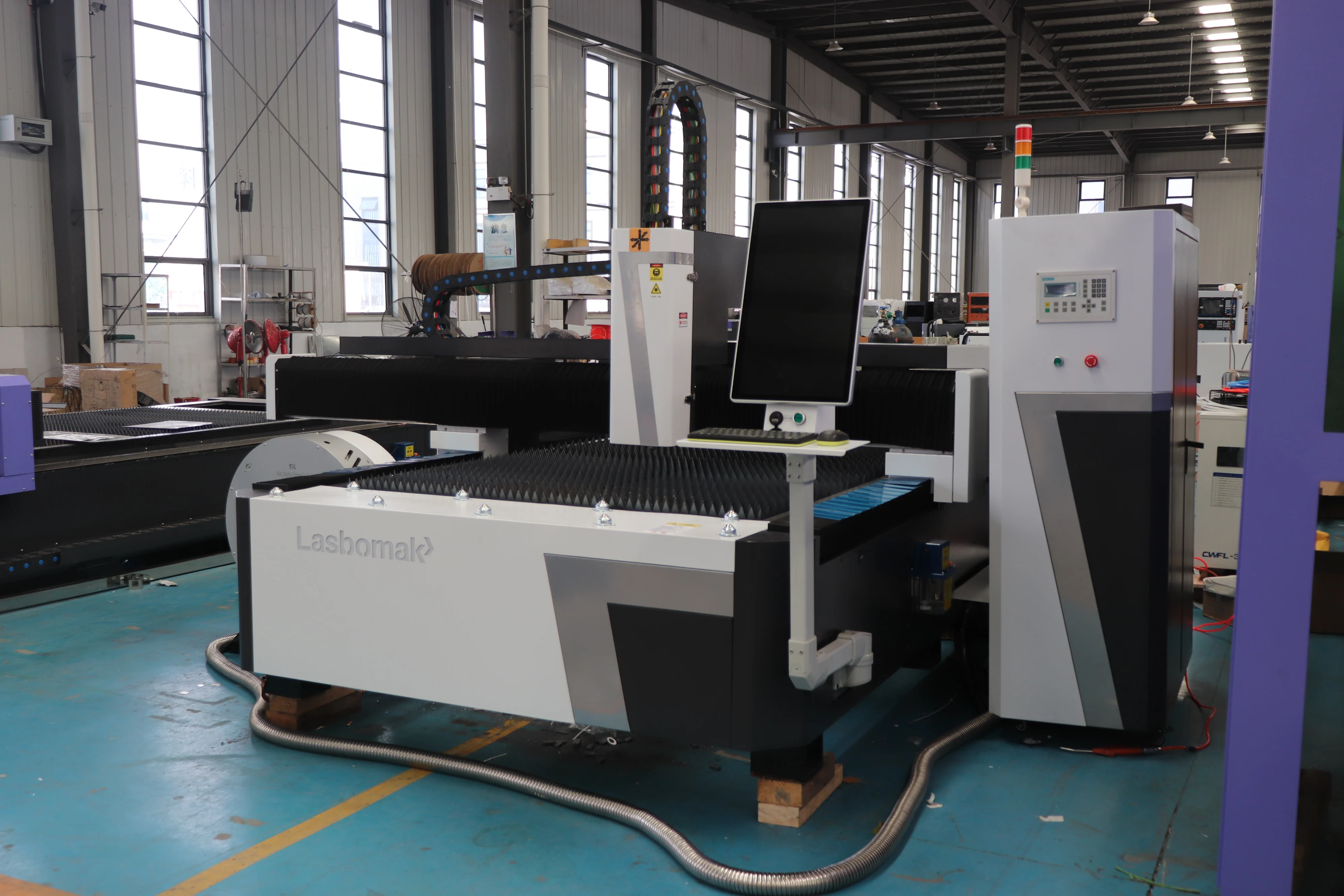 섬유 레이저 절단기 1000W 2000W 3000W 6000W 금속 절단기 레이저 기계 강철 및 금속 튜브 레이저 절단기