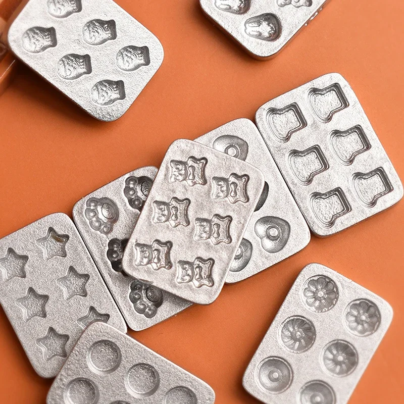 

10pcs Miniature Doll House Cake Baking Mold Kitchen Scene Mini Plate Gingerbread Man Heart Baking Tray Model Decoration