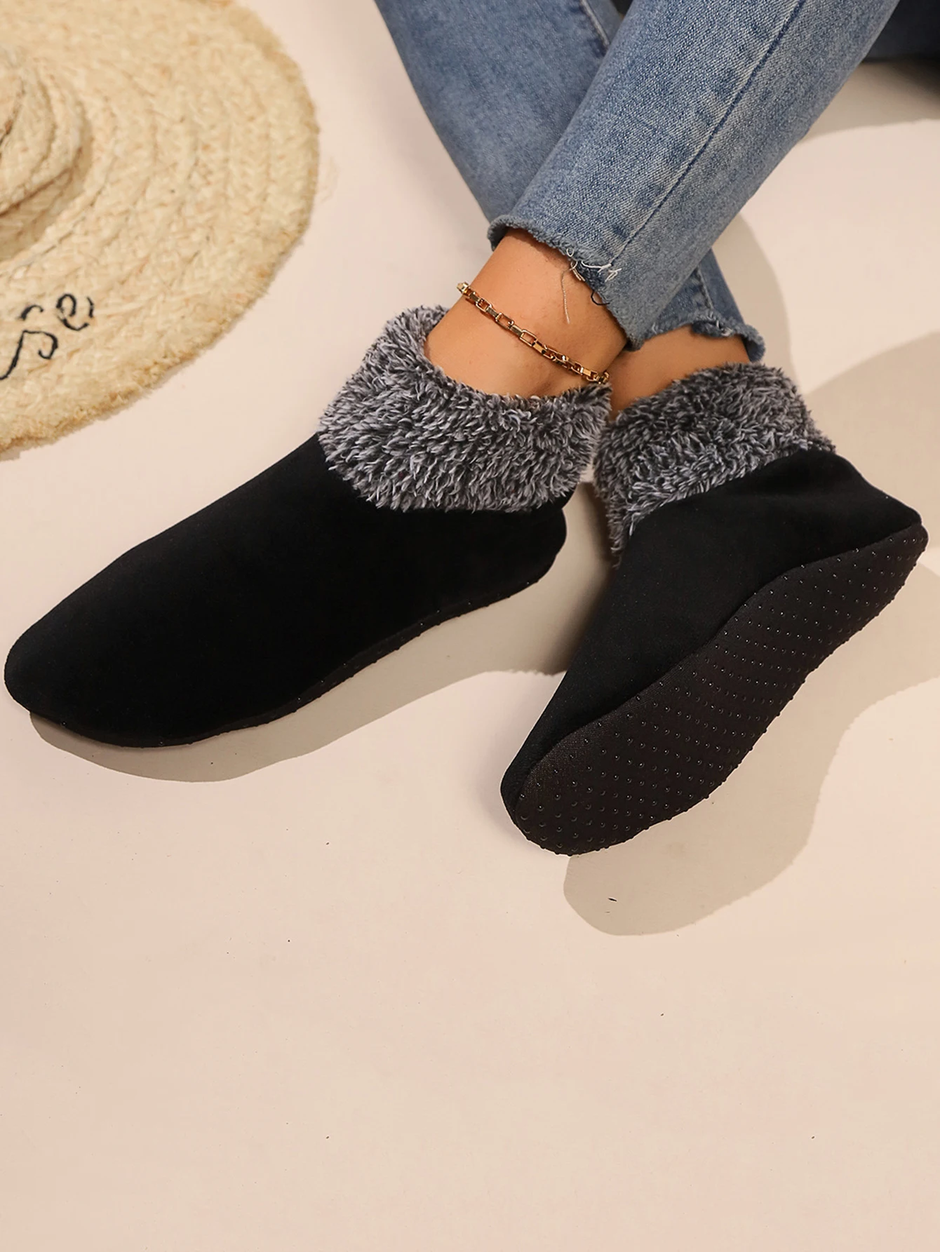 جوارب أرضية غير قابلة للانزلاق من الأسفل للبالغين البالغات، جوارب سميكة مبطنة دافئة عالية، جوارب منزلية، جوارب شتوية