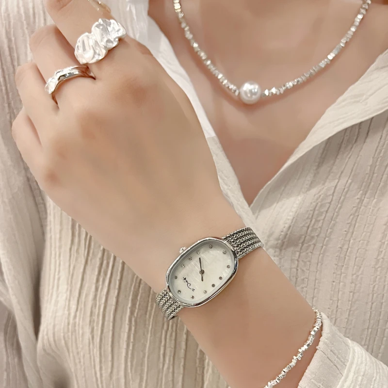 女性用オーバルクォーツ時計スチールバンド付きファッション高級ダイヤモンドダイヤル時計女性用スリムエレガントレディース腕時計ギフト