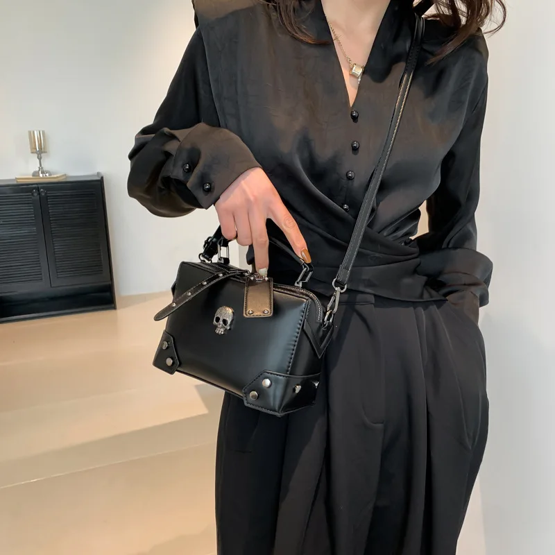Small Square Bag High-end One-shoulder Crossbody Bag Fashionable Cool Personality Solid All-matching Solid Zipper