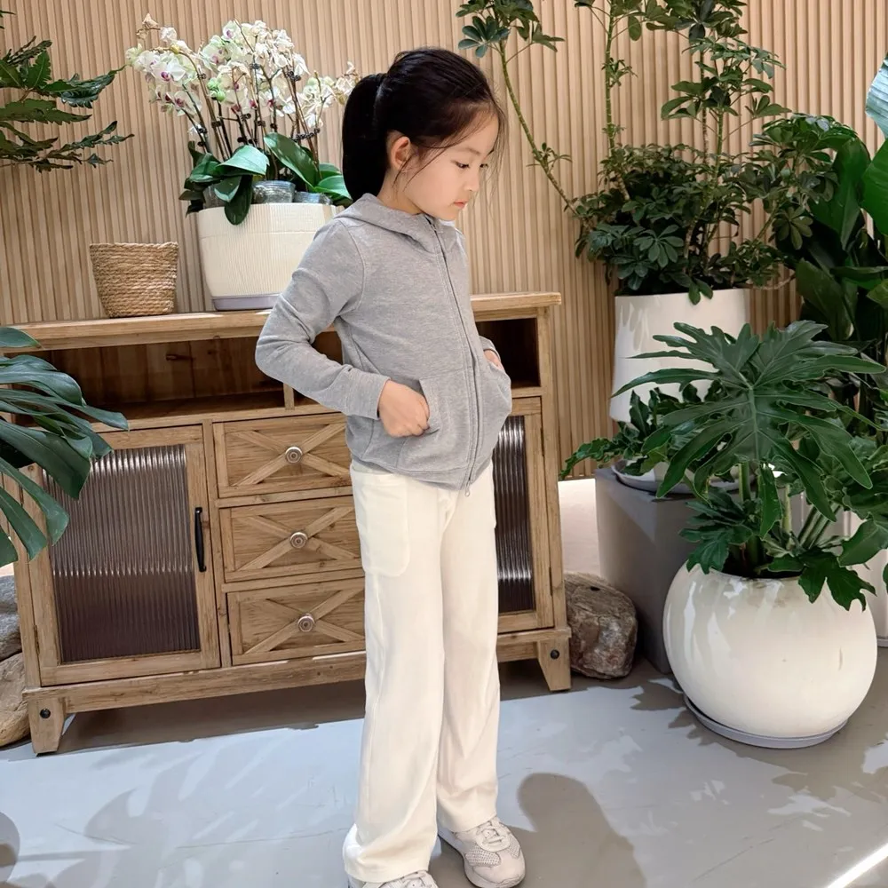 

Детская одежда для девочек, осенние брюки. Белые повседневные брюки для девочек. Минимально разработанные и удобные спортивные брюки.