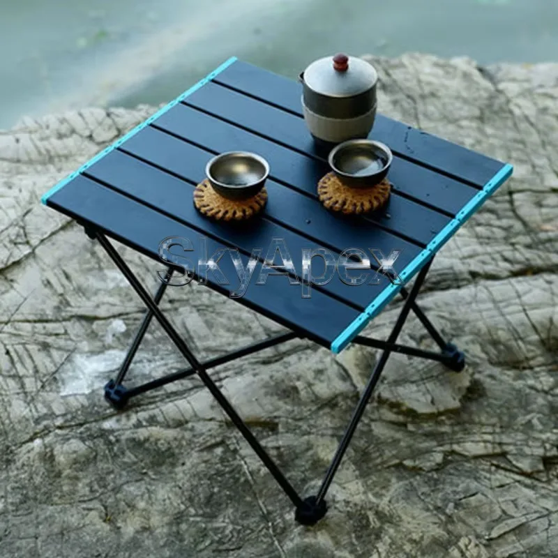 Mesa de camping de alta calidad, diseño plegable y portátil, ideal para picnics, reuniones en el jardín, actividades al aire libre y senderismo. Accesorio de camping compacto y práctico.