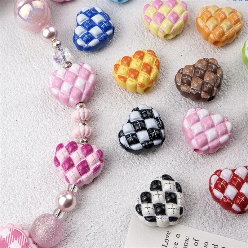 

Новейшие 100 шт./лот, цветной узор, принт, мультяшные сердечки, акриловые бусины, ювелирные изделия «сделай сам», кулон для одежды, аксессуар