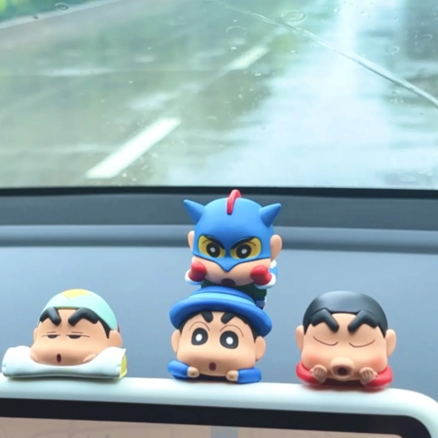 

Crayon Shin-chan screen doll central control ornaments series car decoration gifts character pendants