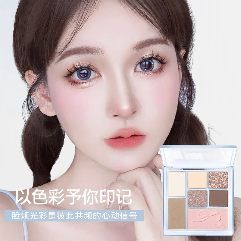ชุดเครื่องสำอางสะดวกสบาย อายไลเนอร์ ดินสอเขียนคิ้ว ลิปสติก พาเลทอายแชโดว์ ชุดสี่ชิ้น คุณภาพสูง กล่องของขวัญแต่งหน้า