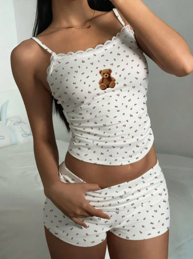 Ladies Sweet White Floral Bear Print Pajama Set, Eyelash Lace Trim Cami Top With Ruched Waist Shorts Soft Girl Two-Piece Loungew