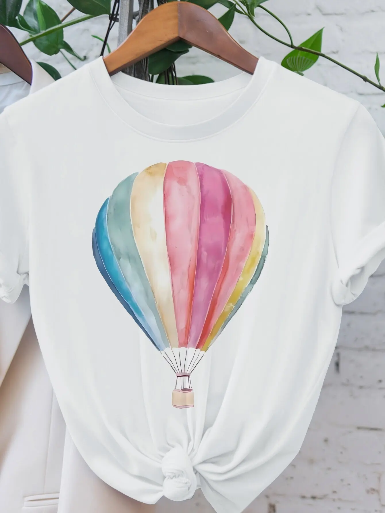 

Watercolor Hot Air Balloon Pattern Printed Women's Top T-shirt Round Neck Short Sleeved Casual Women's Summer Clothing