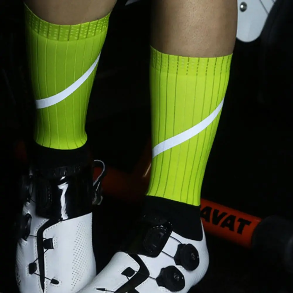 

1 Pair Reflective Cycling Socks Sweat-absorbent Breathable Mid Tank Sports Socks Deodorant Wear Resistant Bicycle Sock Racing