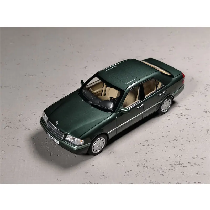New Arrival Rare Color 1/18 Special Price Die-cast Metal German Luxury C-class Car Model Furniture Display Collection Toys