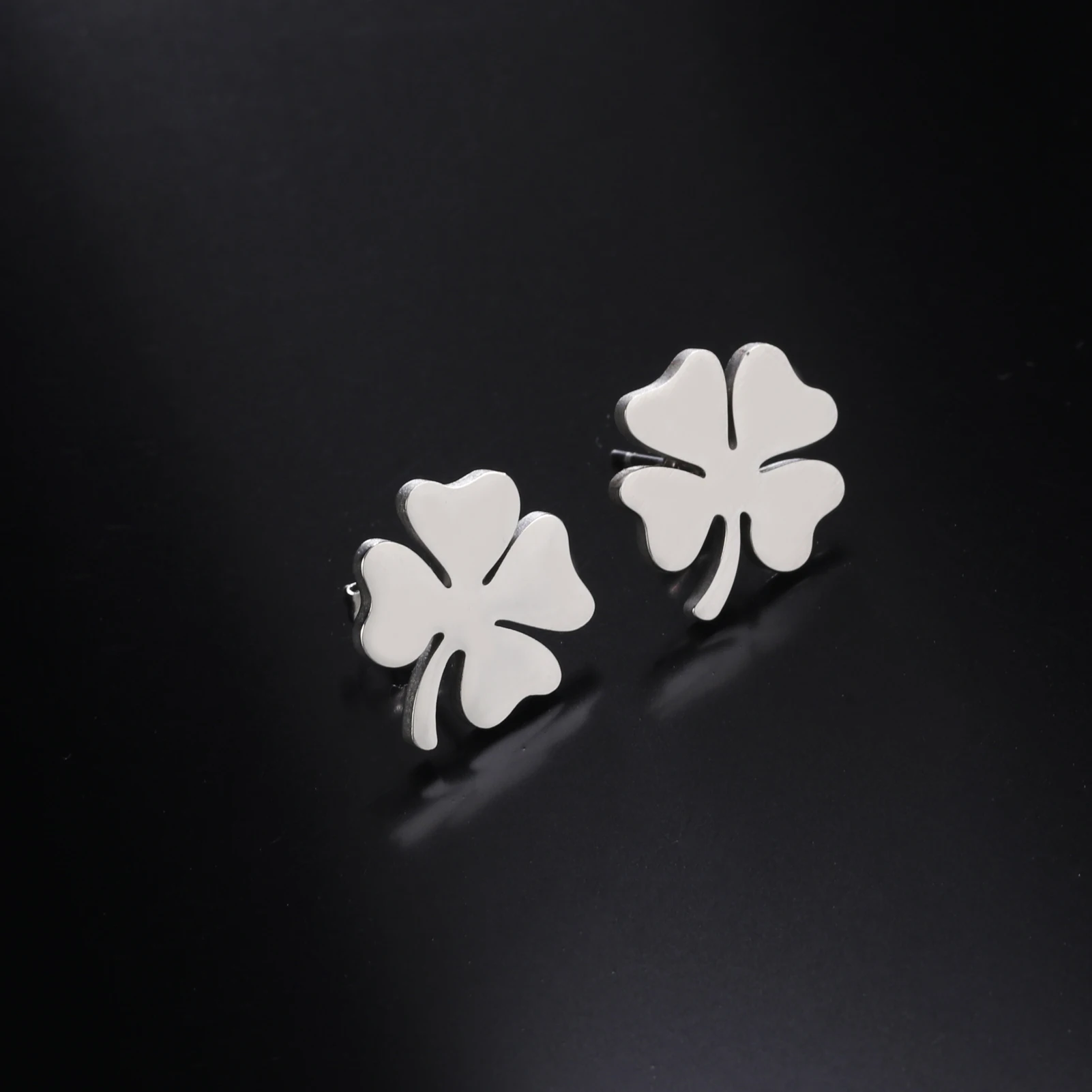 Clover Stud Earrings for Women Gold Silver Color Stainless Steel Earrings 2022 New Fashion Exquisite Luck Jewelry Gift