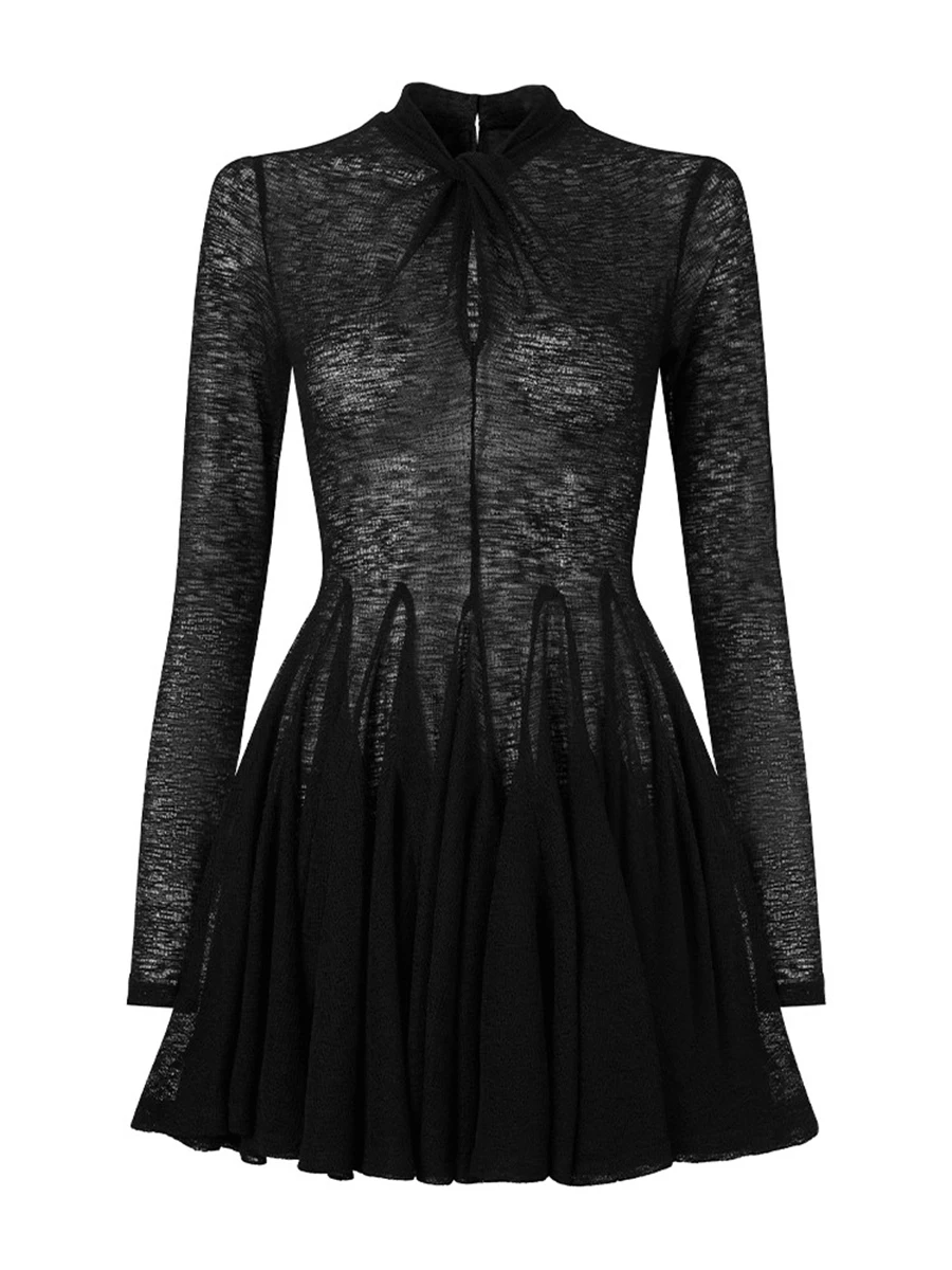 TWOTWINSTYLE ผ้าบางเฉียบประกบพับแฟชั่นชุดผู้หญิงคอกลมแขนยาวชุดกลวงออกเสื้อผ้าหญิงใหม่