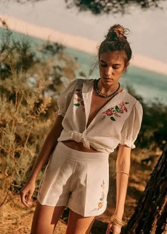 

Women Shirt 2022 Spring and Summer New Embroidered Floral Puff Short-sleeved Blouses