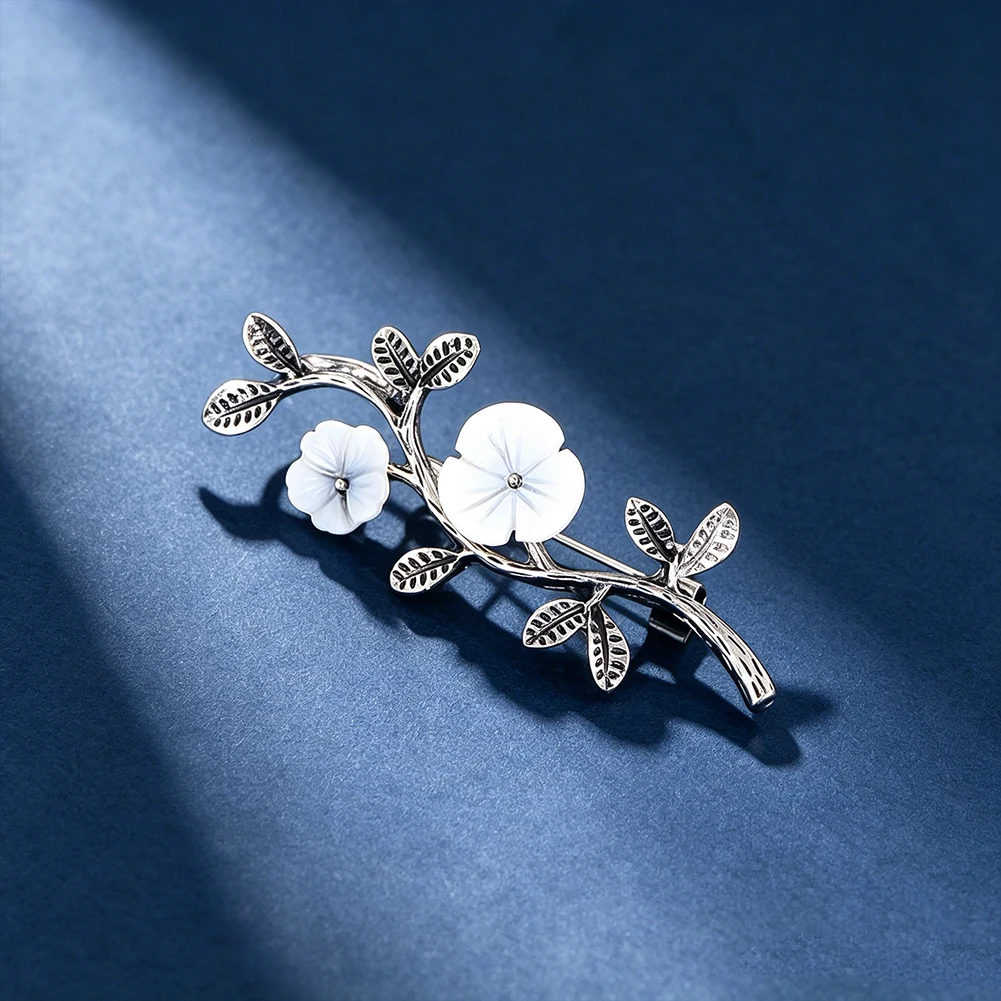 Plum Blossom Branch Brooch White MOP Shell Flower Collar Pins Badge Elegant Lapel Pin Bridal Wedding Banquet Decor Jewelry Gifts