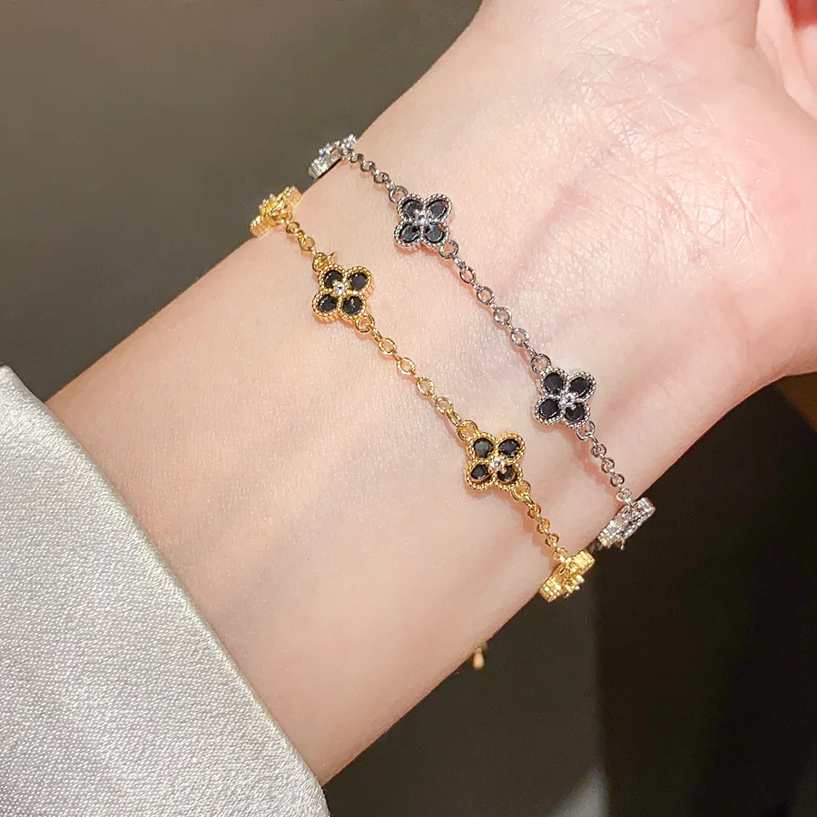 

Flower Chain Bracelet for Women - Light Luxury High-End, Stylish Minimalist Versatile Elegant Cuff