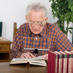 Hands Free Magnifying Glass Adjustable Neck Wear Magnifier Large Square Magnifying Glass Detachable Handheld Magnifier