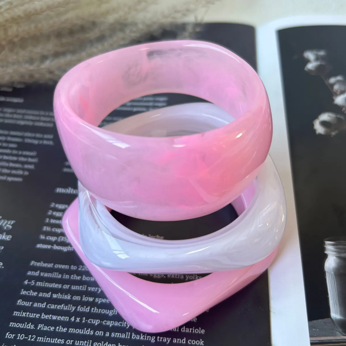 3Pcs/Set Exaggeration Pink White Resin Bangle Set for Women Big Irregular Wide Bracelets Ladies Bohemian Beach Bangles Jewelry