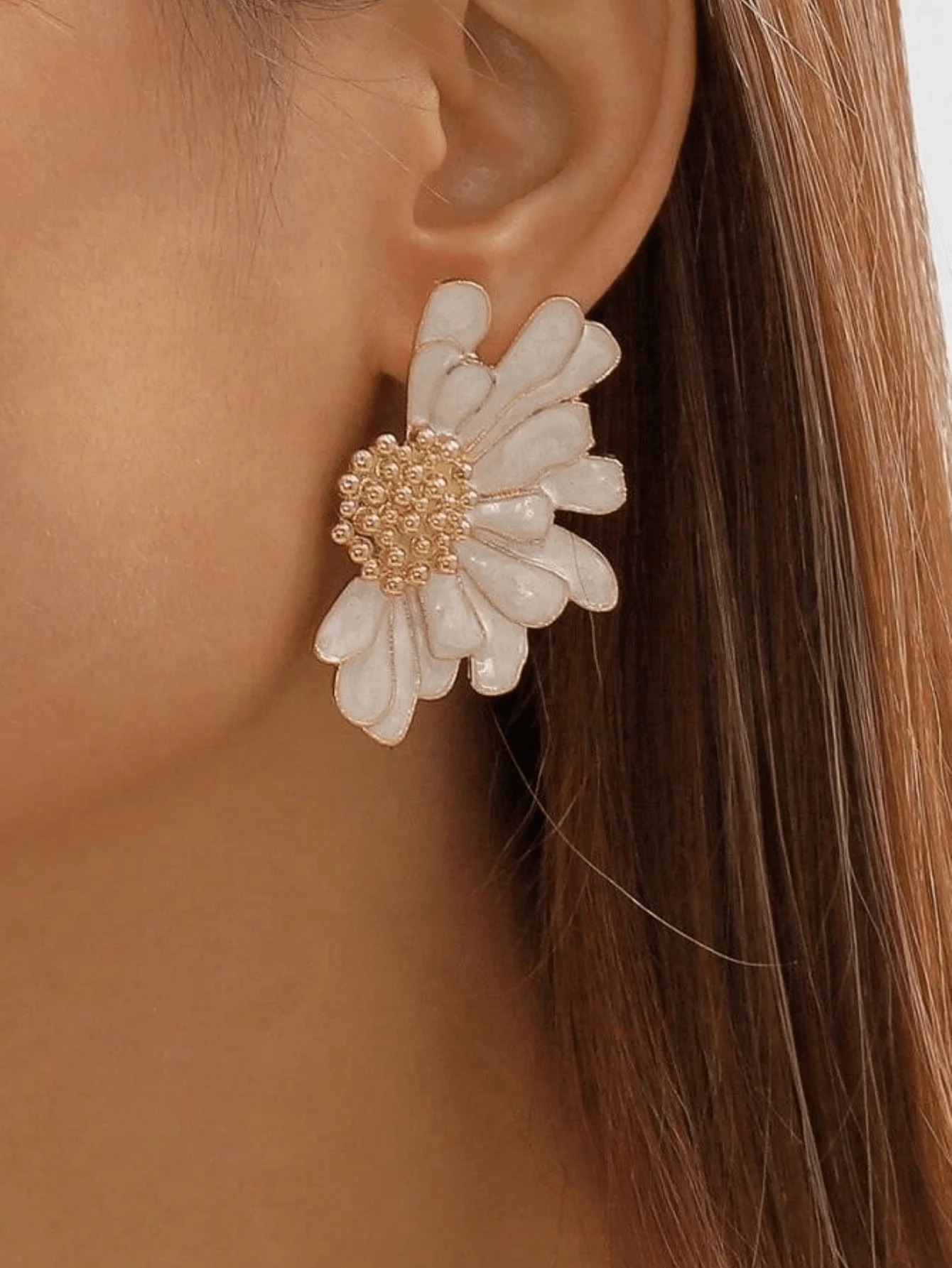 1 Pair Fashionable Elegant Floral Earrings, Half-Dipped White Flower Earrings, Zinc Alloy Heavy Metal Earrings For Daily Wear Va