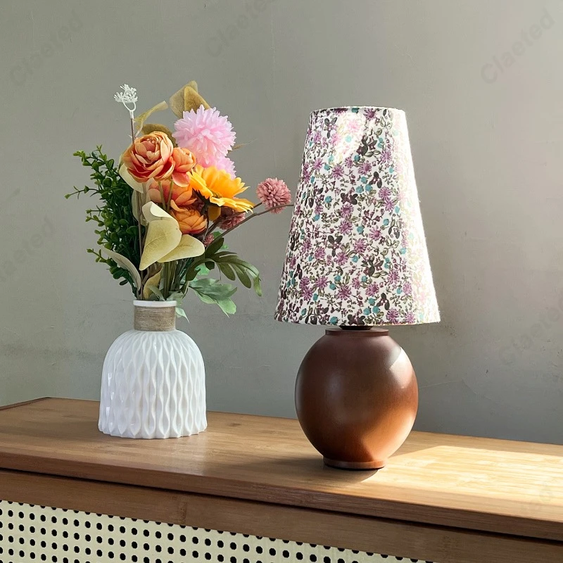 

Creative New LED Solid Wood Log Color Walnut Floral Table Lamp Bedroom Bedside Atmosphere Lighting Lamps