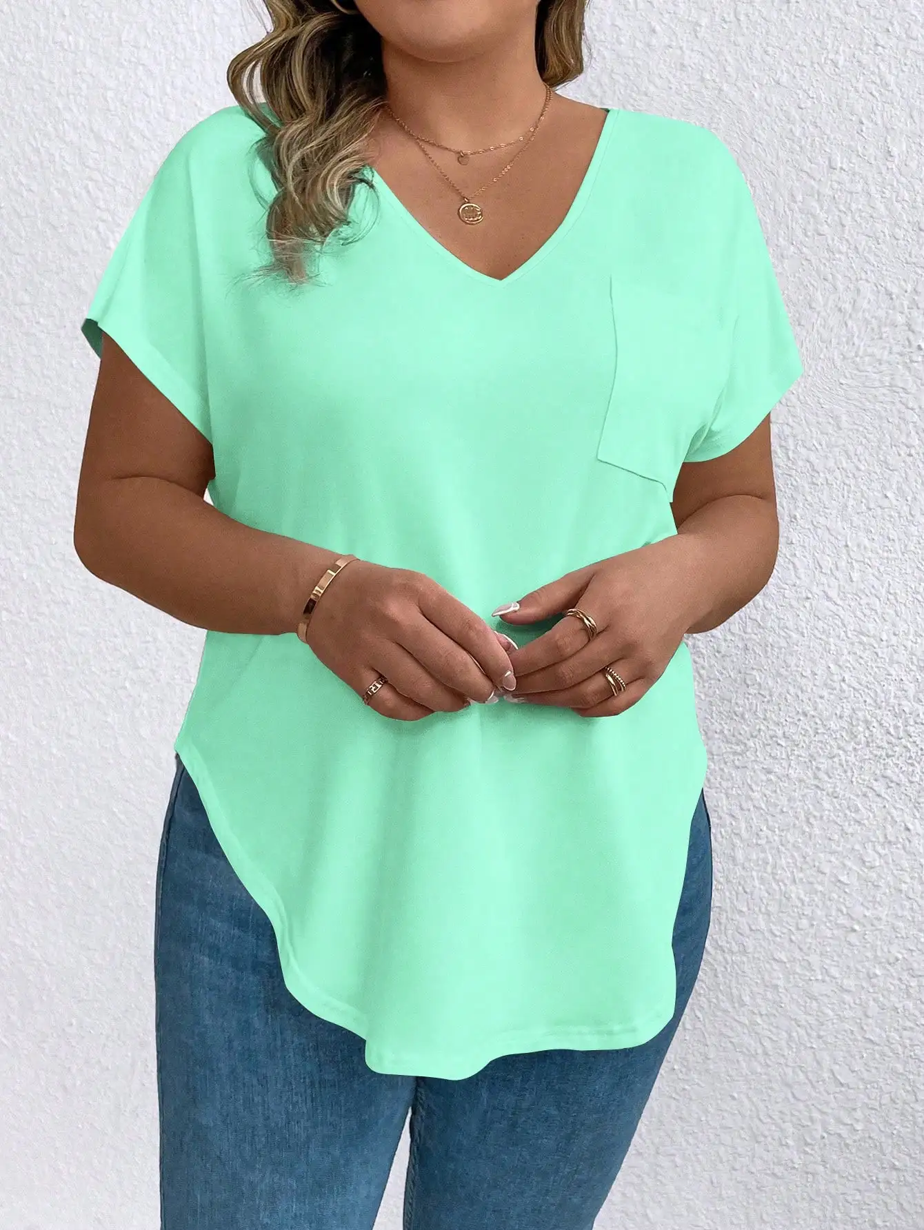 

Летняя повседневная футболка больших размеров с V-образным вырезом и закругленным низом, однотонная