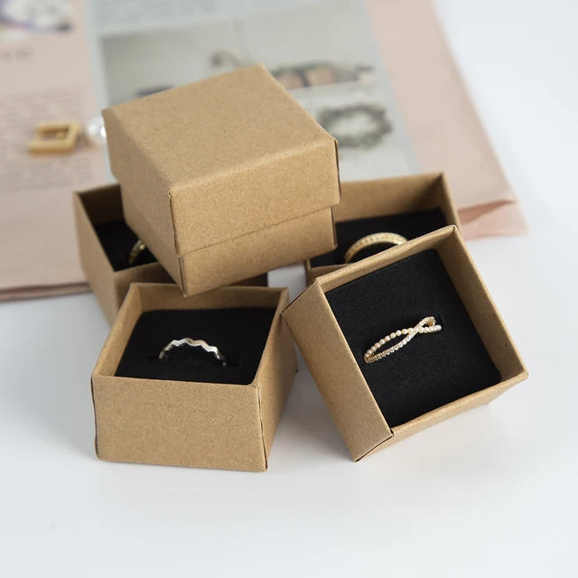 24szt 4x4x3cm Pierścionek Biżuteria Kraft Box Brązowy Organizer Karton Karton Podróż Biżuteria Prezent Opakowanie Pudełko Etui Z Gąbką Wewnątrz