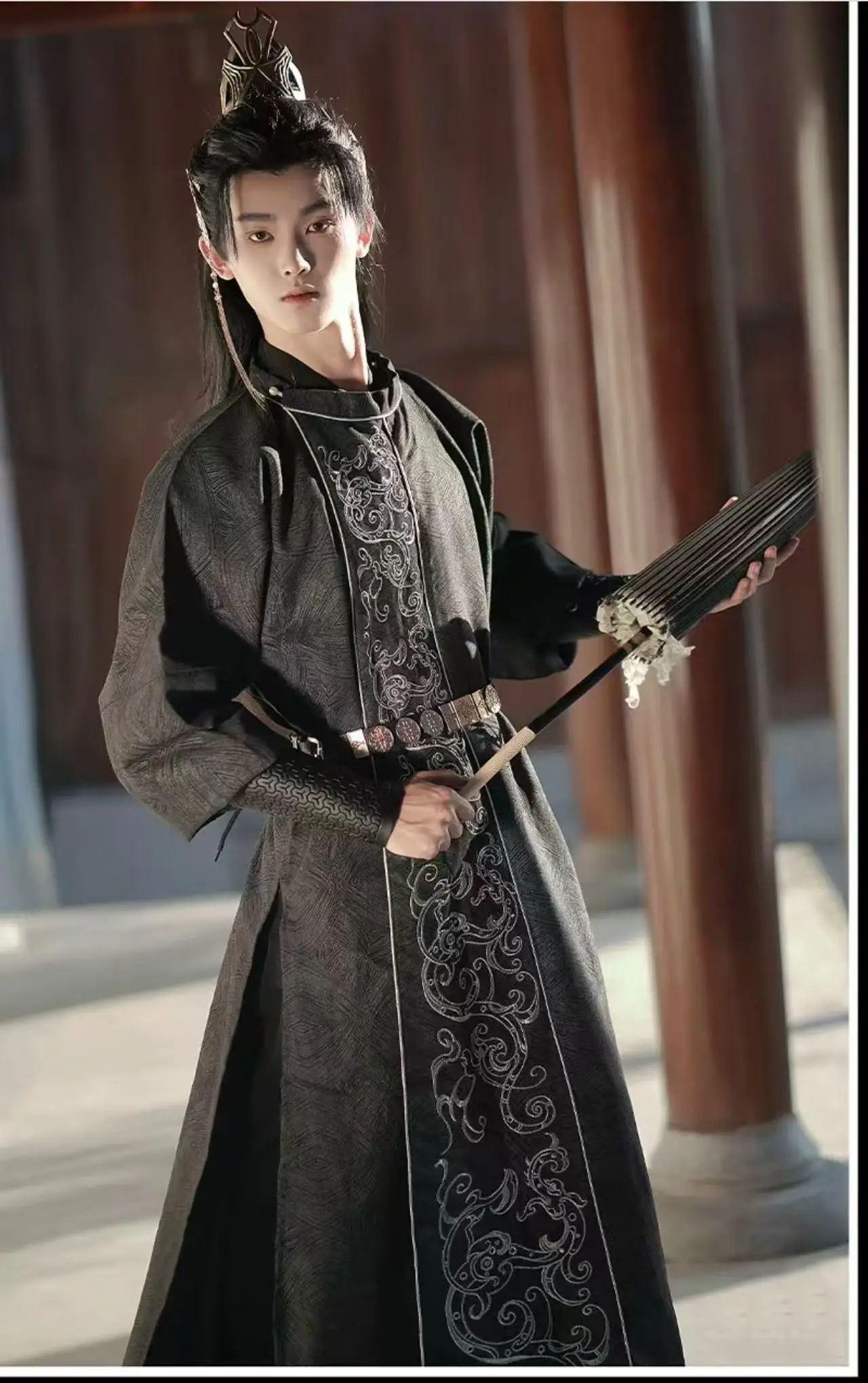 

Men's Cool Black Hanfu Dress Upgraded Ancient Silver Stamping Embroidery Round Neck Robe Stylish Swordsman Cosplay Suit Tang