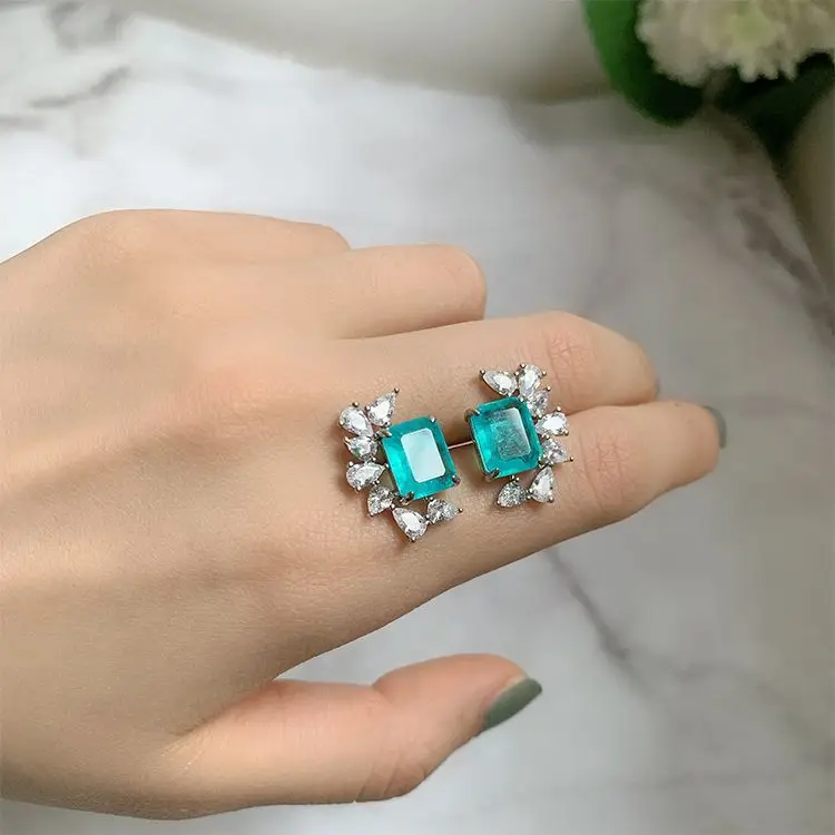 جديد الراقية مجوهرات الأقراط الملونة Paraiba مستطيلة 8*10 أقراط أربعة مخالب صغيرة الياقوت أقراط