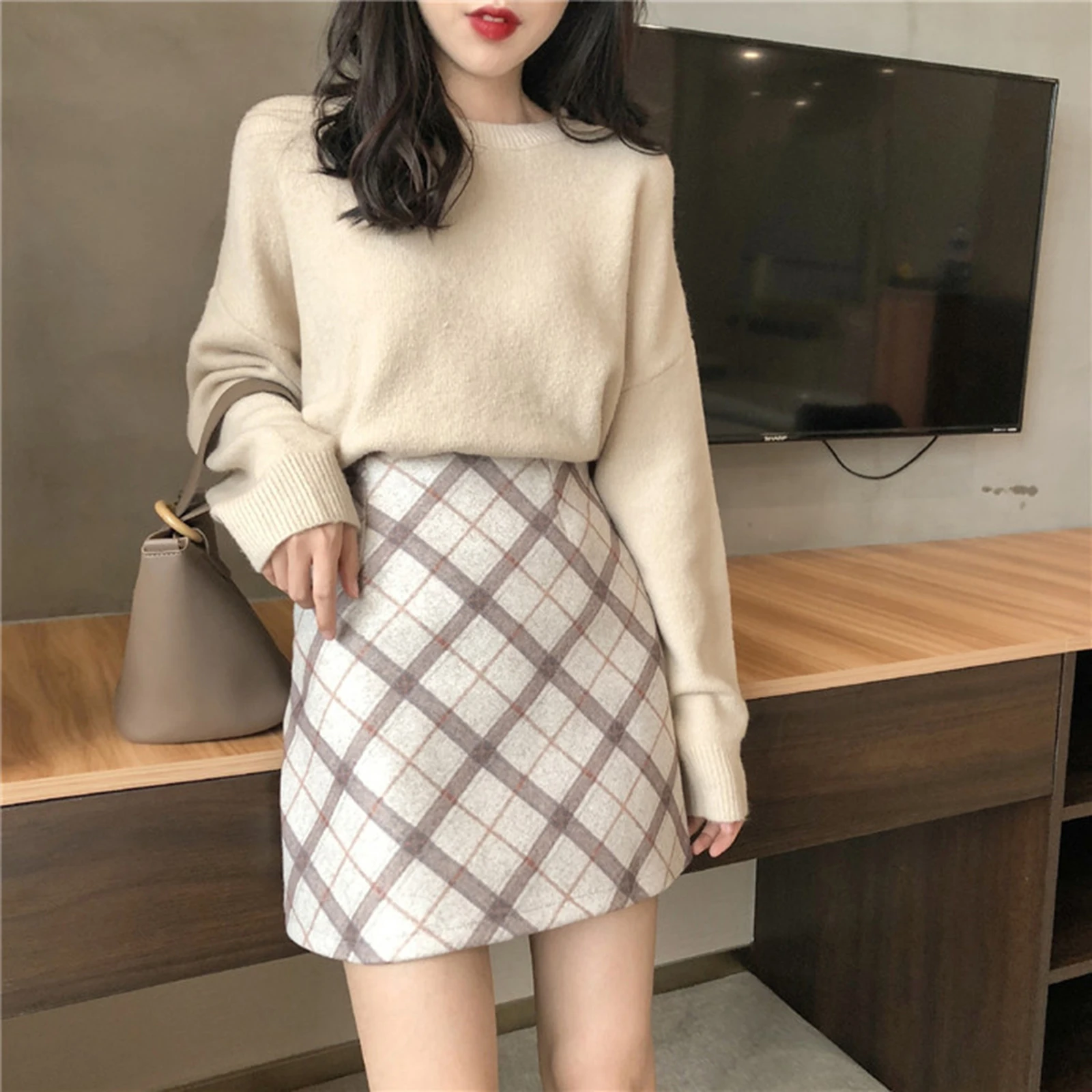 

2024 Spring Autumn New Women Khaki Woolen Blend Plaid Skirt High Waisted Slimming Fit Mini Skirt Vintage Casual A-line Skirt