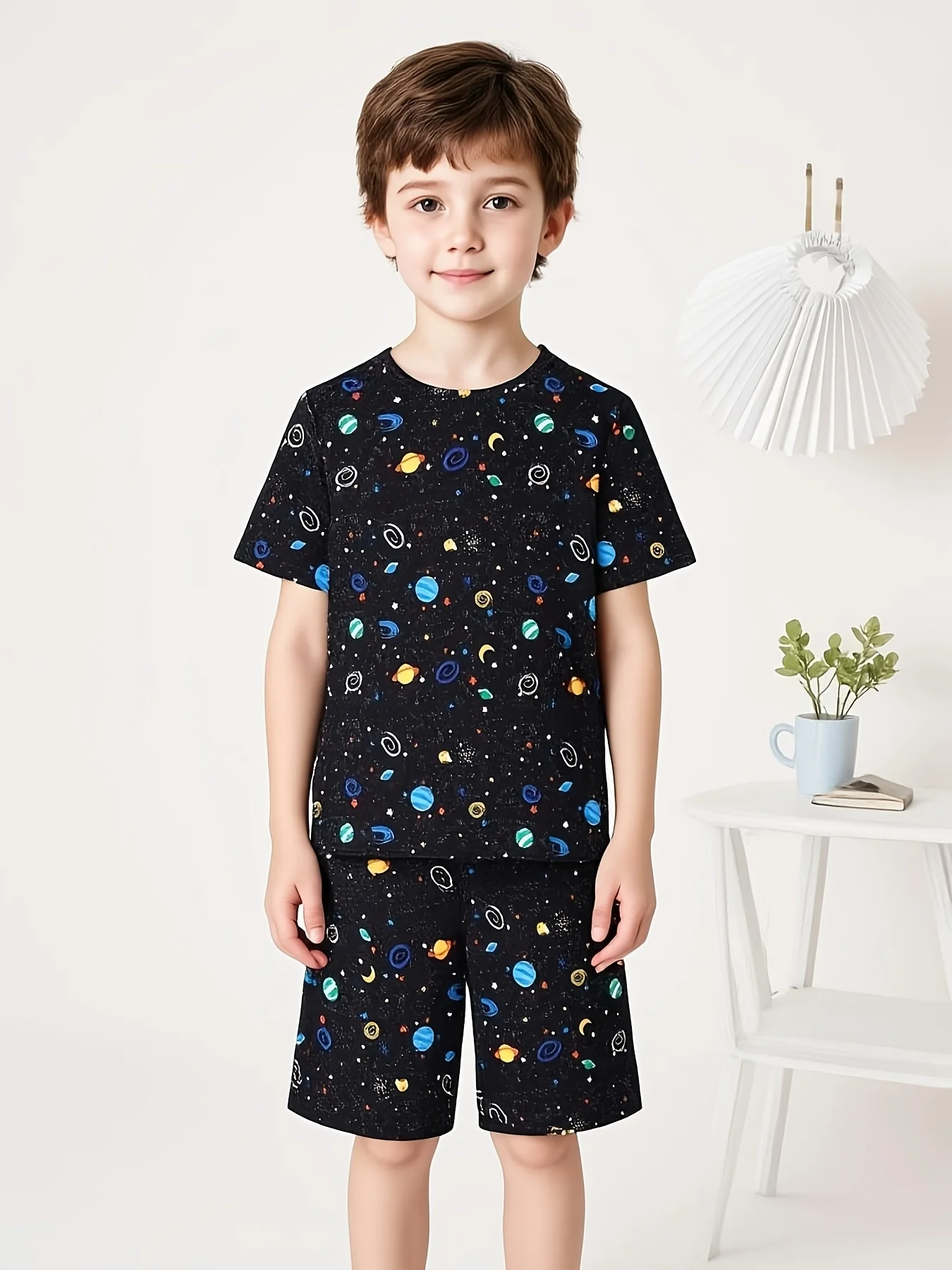 2026 Sommer Kinder Pyjama-Set mit Weltraum-Print – Weiches, bequemes Kurzarm-Oberteil & Shorts Loungewear für Jungen