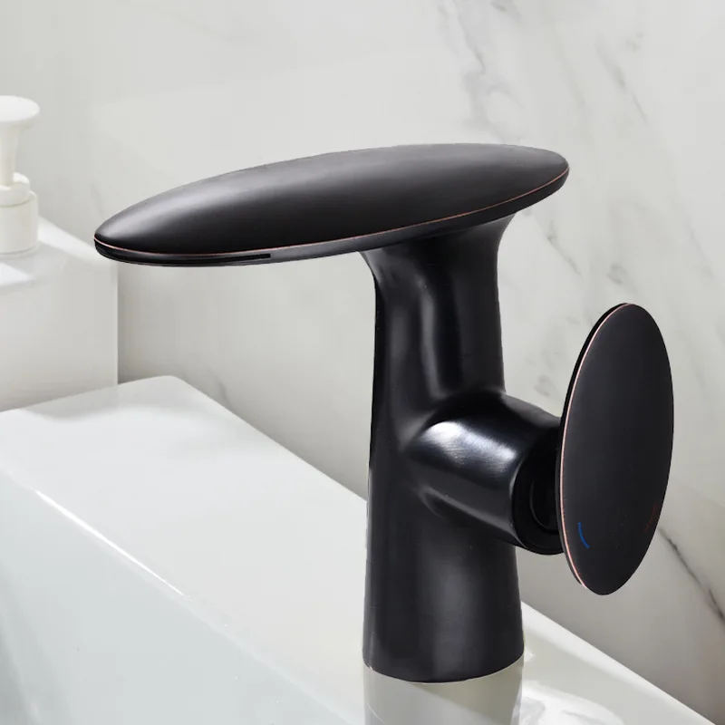 Estilo de cascada minimalista blanco, arte creativo de baño totalmente de cobre, grifo monotero frío y caliente