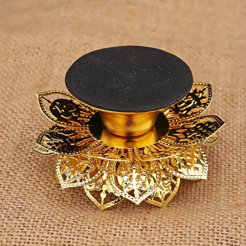Modischer Lotusförmiger Goldener Hohlkerzenhalter aus Zinklegierung, Lotus-Lampenhalter, Hohler Butterkerzenhalter für Partys – Detail 4