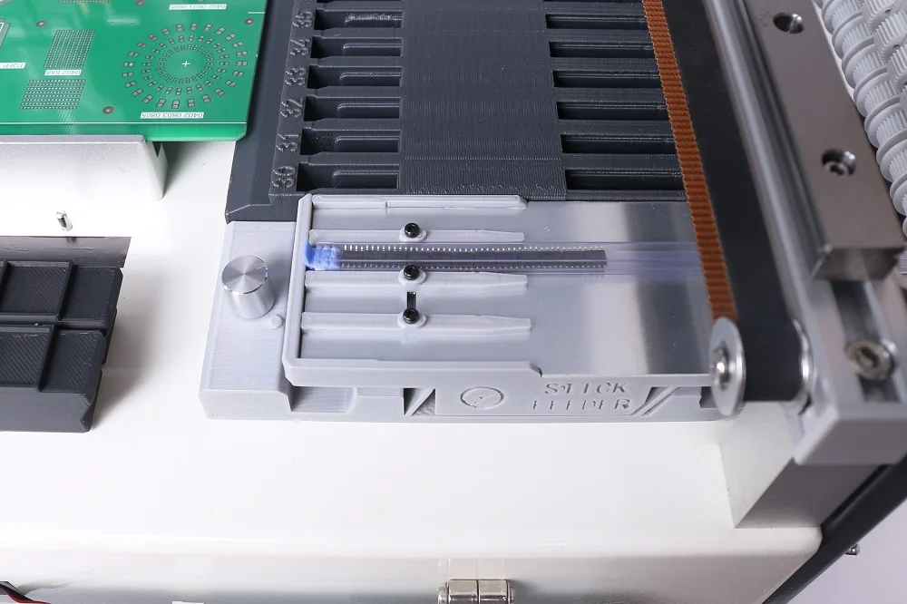 Cheap Automatic  YY1 Desktop PCB SMT Pick and Place Machine with Nozzle Changer and Loosen Components Mounting Function