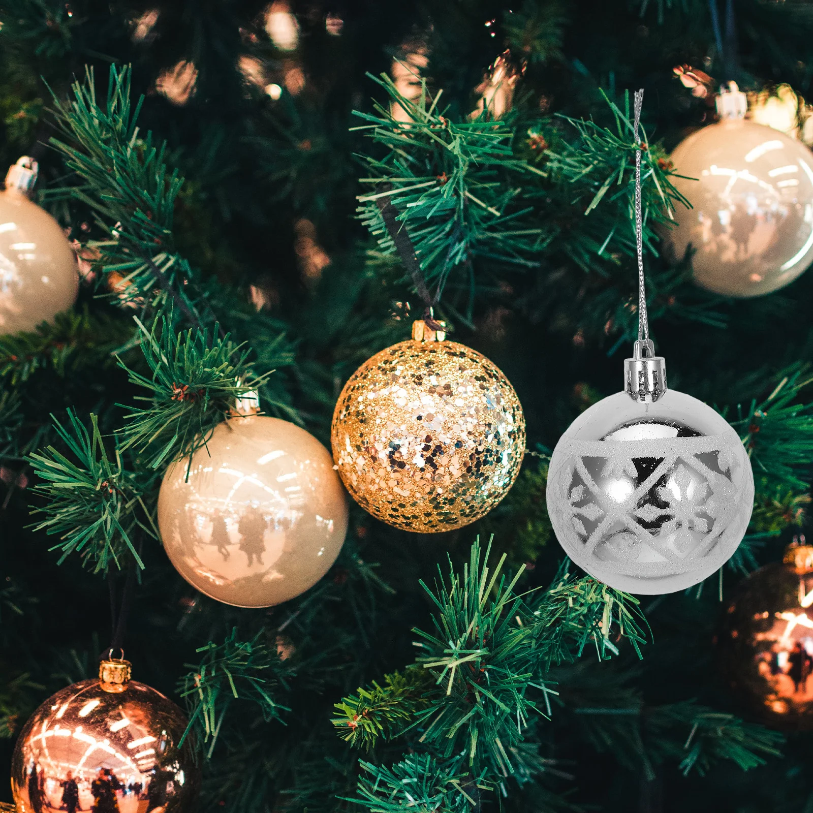 

6Pcs Christmas Tree Hanging Ornaments Snowflake Pattern Xmas Balls Classic Holiday Decoration Xmas Tree Decor Christmas Decors