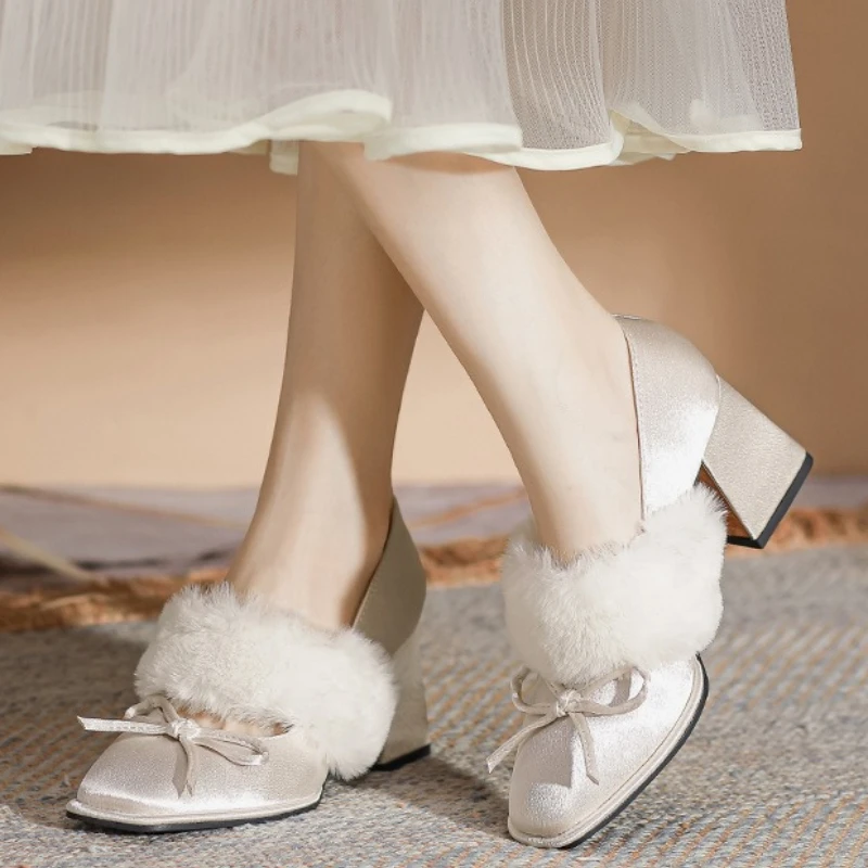 

Winter Fluffy Plush Warm Chunky Heel Mary Jane Shoes Women Luxury Satin Bowknot Design Dress Pumps Fashion Designer Casual Shoes