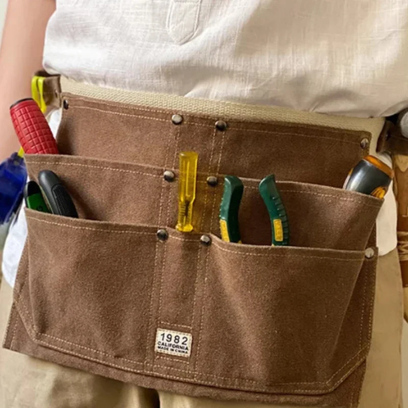 

Набор инструментов для электрика: молоток, плоскогубцы, гаечные ключи, органайзер, сумка-чехол для дрели, поясная сумка для инструментов. Полный комплект для самостоятельной сборки.