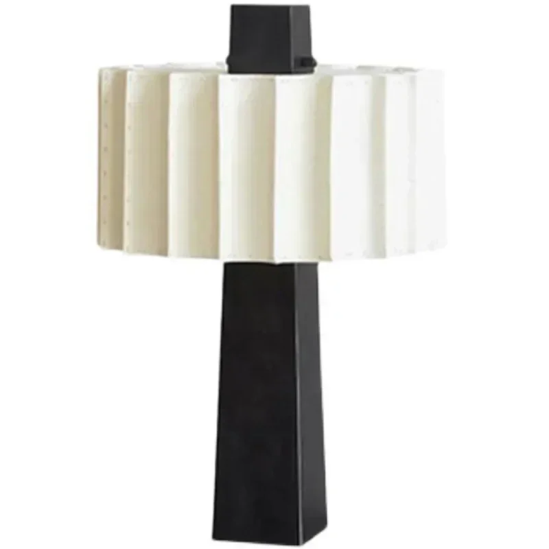 

Modern Chinese living room table lamp, designer Nordic simplicity, black vertical lamp