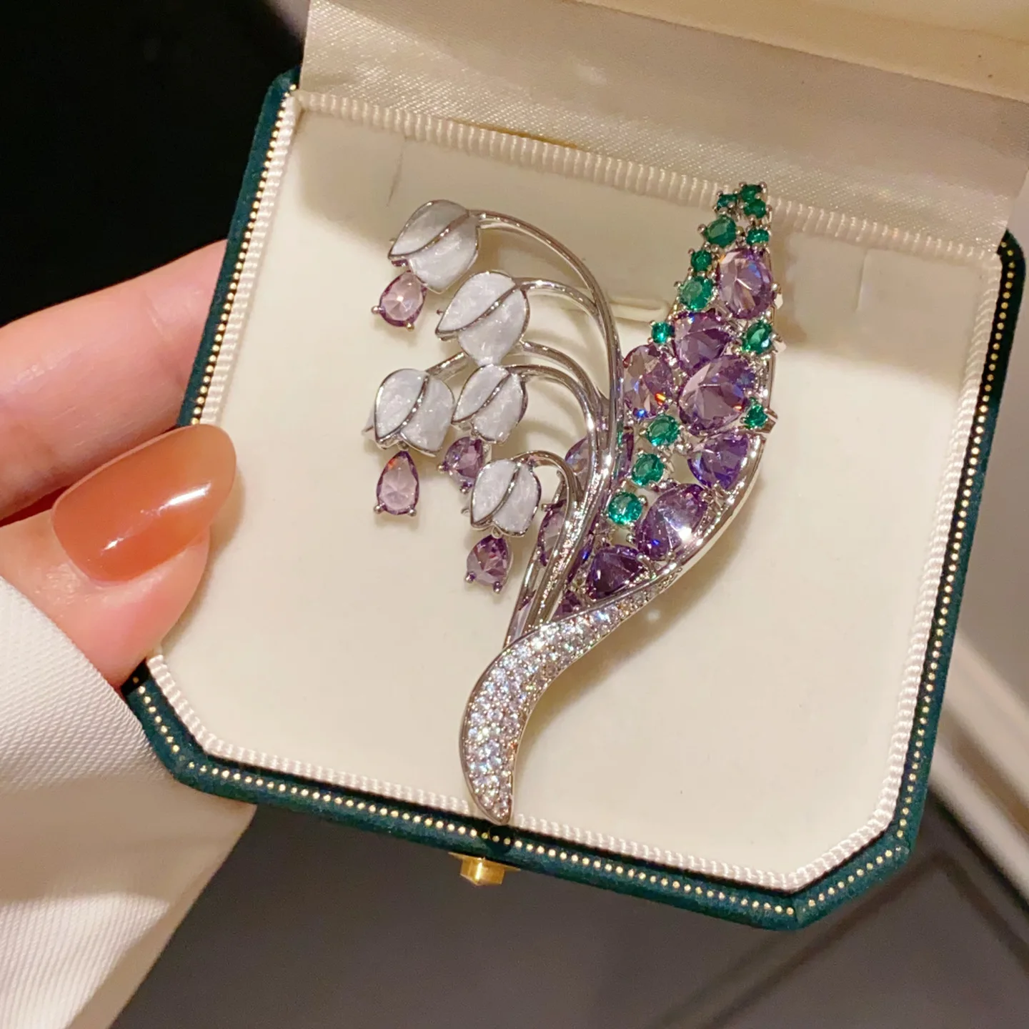 High-end Micro Inlaid Purple Zirconium Three-dimensional Lily of the Valley Women's Brooch Elegant Suit Coat Accessories Pin