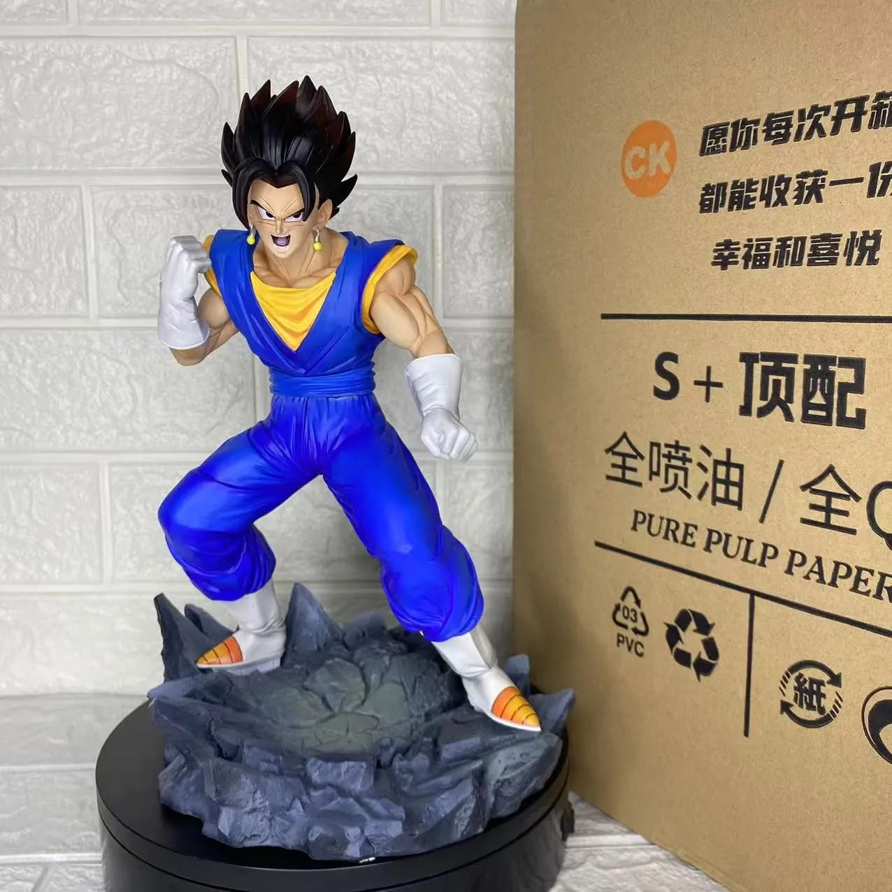 

Dragon Ball Saiyan makes its debut as a Beijito-28CM squat combat posture figurine figurine in a boxed figurine
