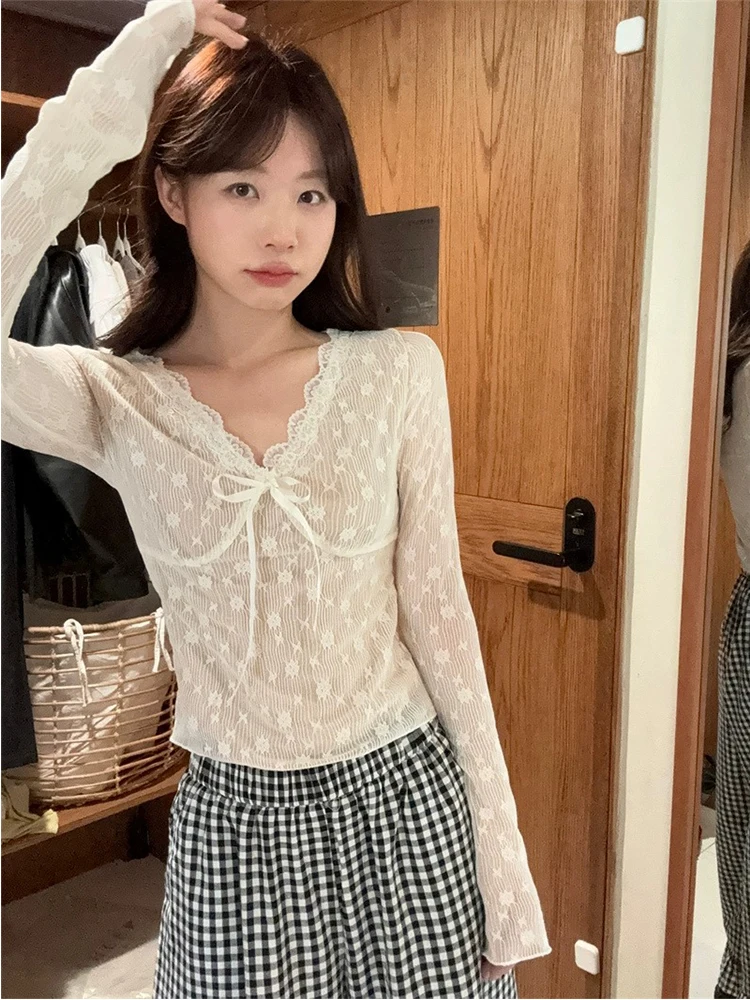 

Сексуальная женская футболка с V-образным вырезом и кружевом, приталенная, полупрозрачная, в корейском стиле, для ранней осени, с узлом, базовая, для повседневной носки