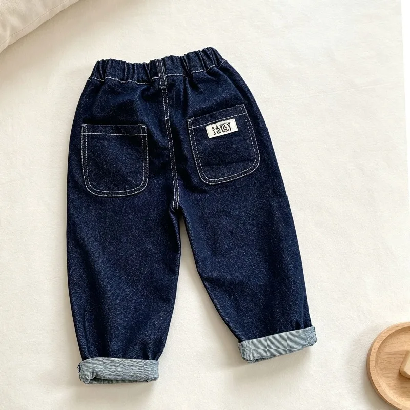 RAISE 2026 Herbst Kinder Jungen Jeans Lose Elastische Taille Kleinkind Jungen Denim Hose mit Buchstaben-Taschen 2-8 Jahre Baby Jungen Hosen – Detail 4