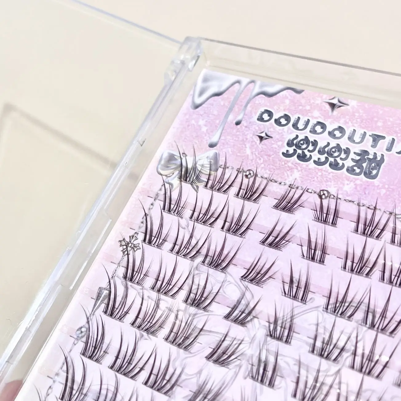 Doudoutian Dunkelbraune, schräge Wimpernbüschel mit dünnem, transparentem Band, Wispy Gradient Tips für einen Lifting-Effekt und Augenformung, für tägliches und Party-Make-up – Detail 5