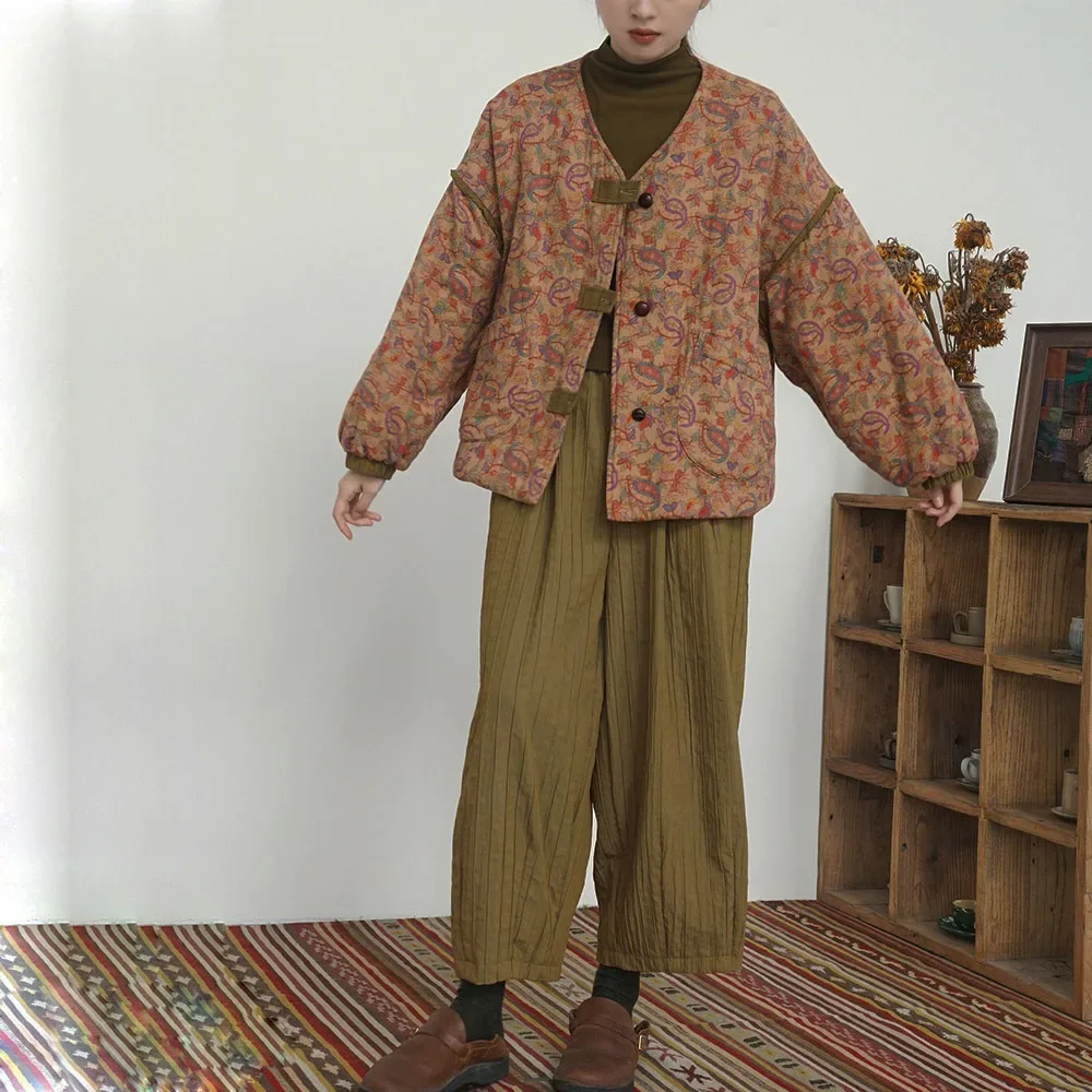 Ländlicher Digitaldruck aus Baumwolle, lockerer kleiner, mit Baumwolle gefütterter Mantel, Damen-Vintage-Vorderseite, offener V-Ausschnitt, Knopf, kurze, gesteppte, warme Jacke