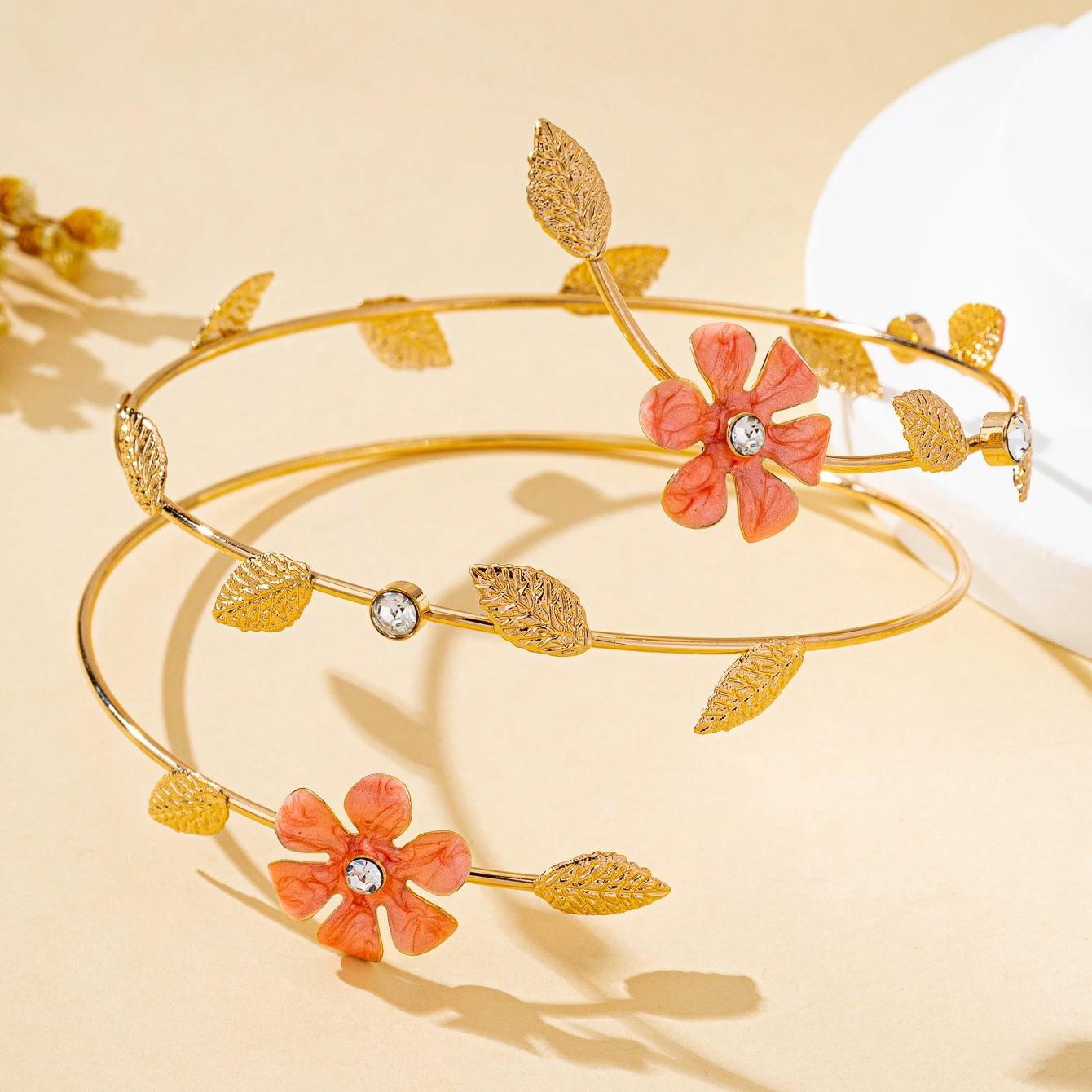 حزام يد نسائي على شكل زهرة كرمة ستيريو وألوان متعددة للاختيار من بينها. حزام الذراع مناسب للارتداء اليومي والعطلات #4