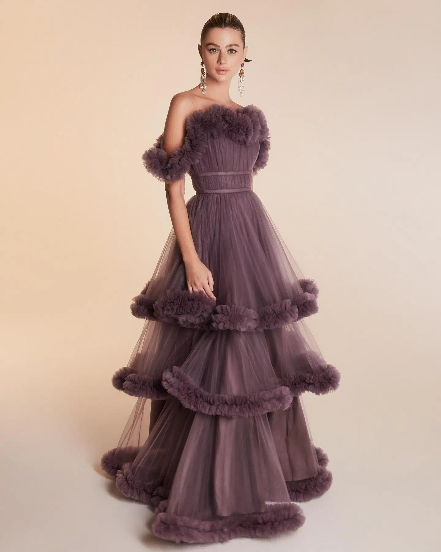 

Customized Graceful Strapless Off the Shoulder Tiered Pleats Evening Dress Temperament Buttons Short Sleeves Vestido De Festa