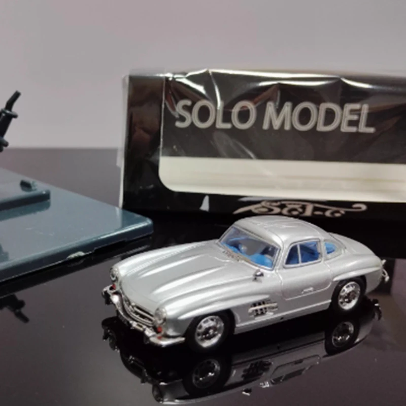 

Solo 1:64 Scale 300SL Fully Enclosed Alloy Simulation Car Model Static Collection Decorated Holiday Gifts Toys Souvenir Gift