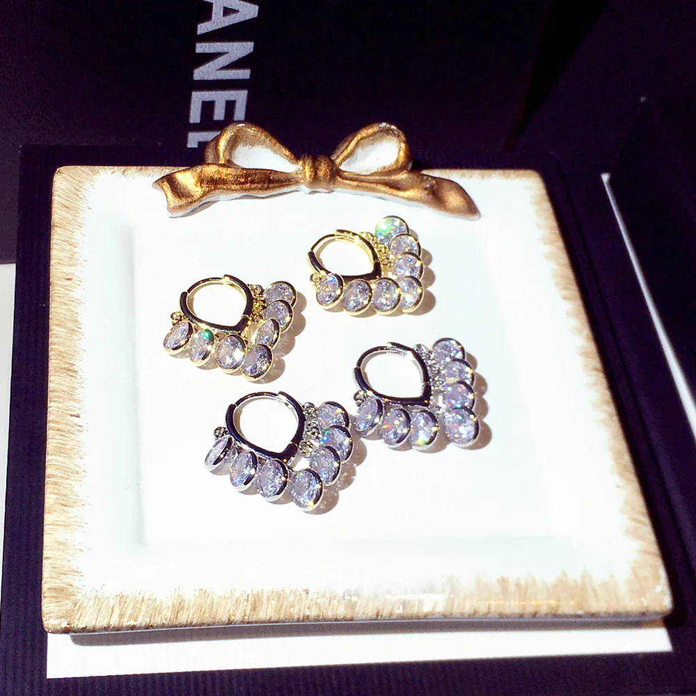 

Сверкающие серьги-гвоздики с цирконами и кисточками, очень очаровательные, со стразами, стильные, для помолвки, женские, свадебные, в виде подвесок