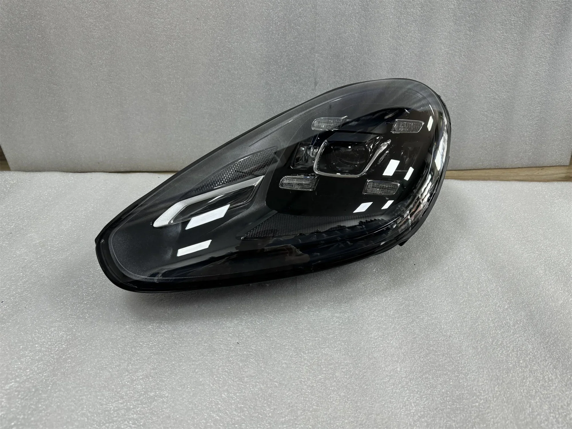 

High Quality Headlights Suitable For Porsche Cayenne LED Headlights 2014-2017 Second-hand Original Cayenne LED Headlights